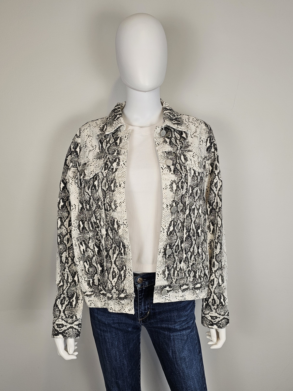 Blank NYC Black White Snake Print Cropped Denim Jacket Sz S